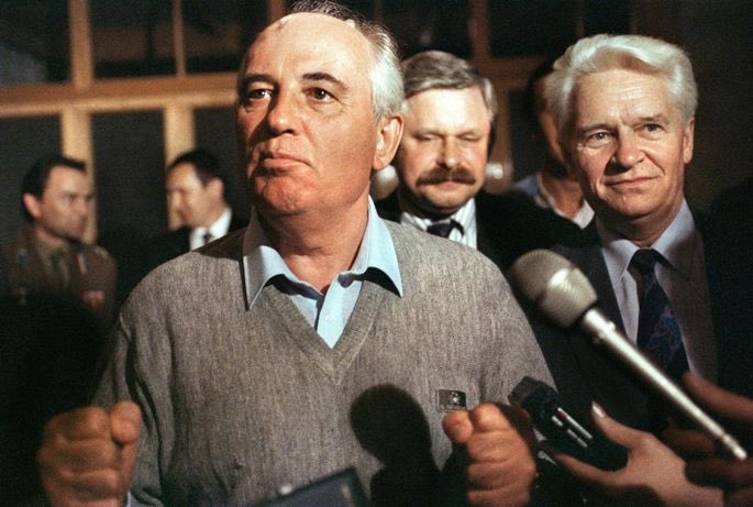 Today 32 years ago the three day coup in Soviet union crashed and with it he whole union - in its place 15 independent countries. One could say the collapse is still happening ...