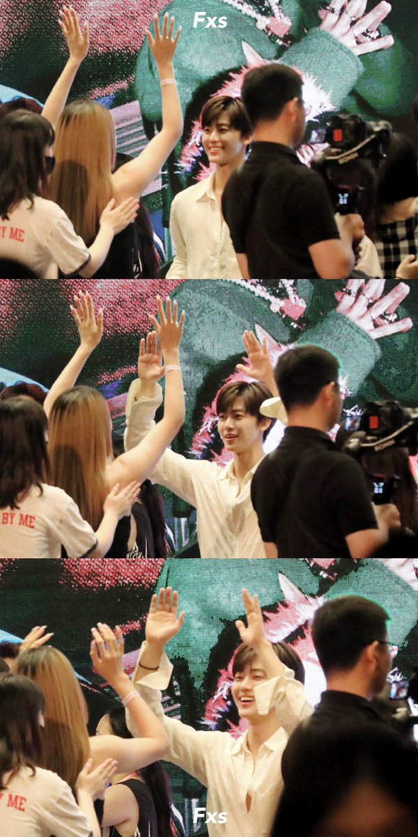 seimeizu's tweet photo. this picture sequence of Jaemin and the fan is so cute https://t.co/aCcB92fOtf