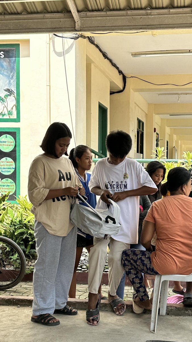 blueiris2022's tweet photo. #AmBag_of_Hope Project

The AmBag of Hope is an annual initiative of Mark Jiao (@badjiao on IG) where he donates bags with school supplies. https://t.co/5N8GpJVZOq