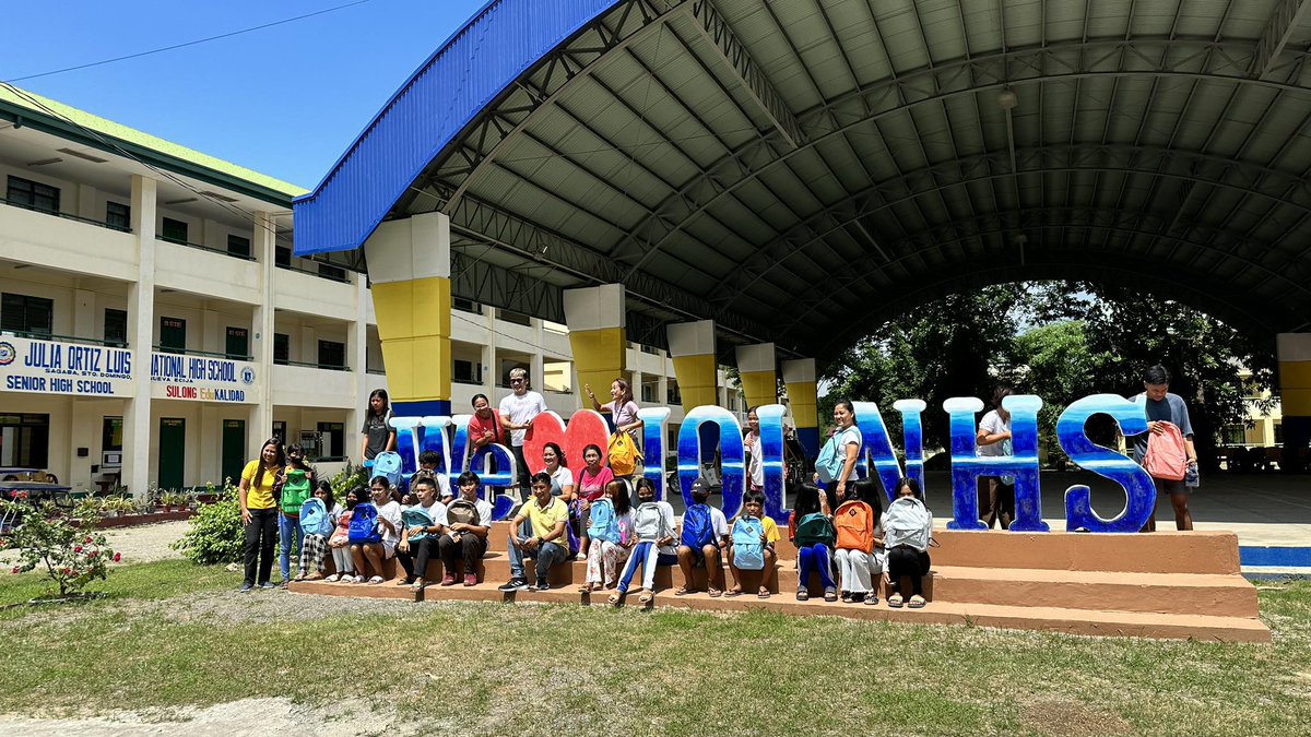 blueiris2022's tweet photo. These students are 4Ps (Pantawid Pamilyang Pilipino Progam) beneficiary which means their family belongs to either of the following: farmers, fisherfolks, homeless families, indigenous peoples, informal settlers, and those in geographically isolated and disadvantaged areas (DSWD) https://t.co/yYi7KUxOcx