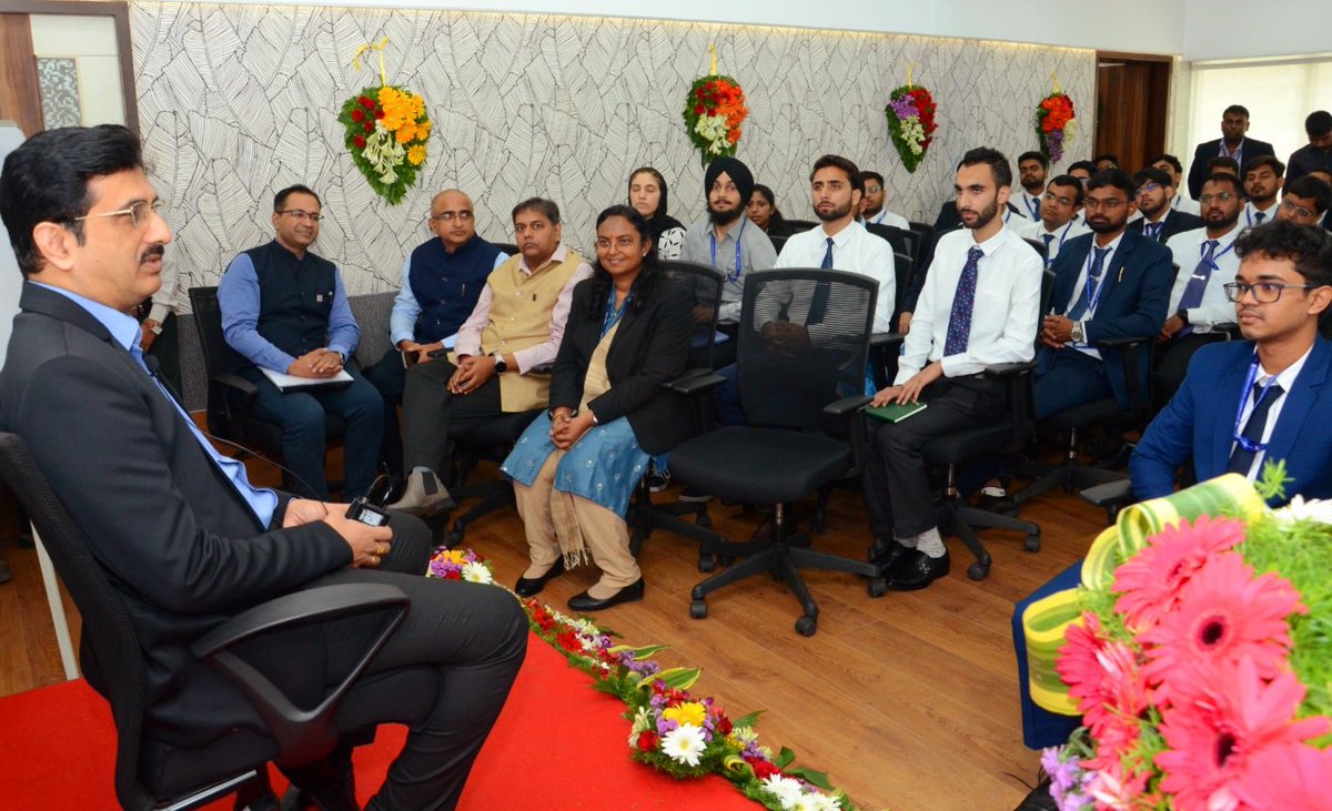HPCL's tweet photo. Our Director-Human Resources, Shri K.S. Shetty, during his interaction with 56 enthusiastic newly joined officers, stressed importance & need for managing change and qualities of self-awareness, self-regulation, social skills & empathy as a lifeline for a successful career in the Corporation.
#Samavesh