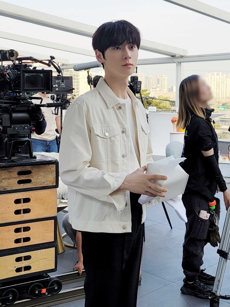 MINHYUN_PLEDIS's tweet image. [#Moment_H] 📸​​

어쩐지 월요일 아침부터 기분이 좋더라니
다시 돌아온 도하 만나는 날 🦊🧡
내일 밤까지 이 기분 즐겨보자고요! 

#황민현 #HWANGMINHYUN
#소용없어거짓말 #MyLovelyLiar