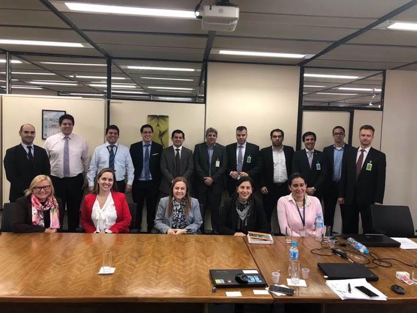 liacaba's tweet photo. Hoy, luego de casi
7 años de intenso trabajo, hemos logrado la interconexión entre la @bvaoficial y la Depositaria del @bcp_py.
Trabajamos por un Paraguay digital e intregrado! 🇵🇾 https://t.co/oaZCxnkjTE