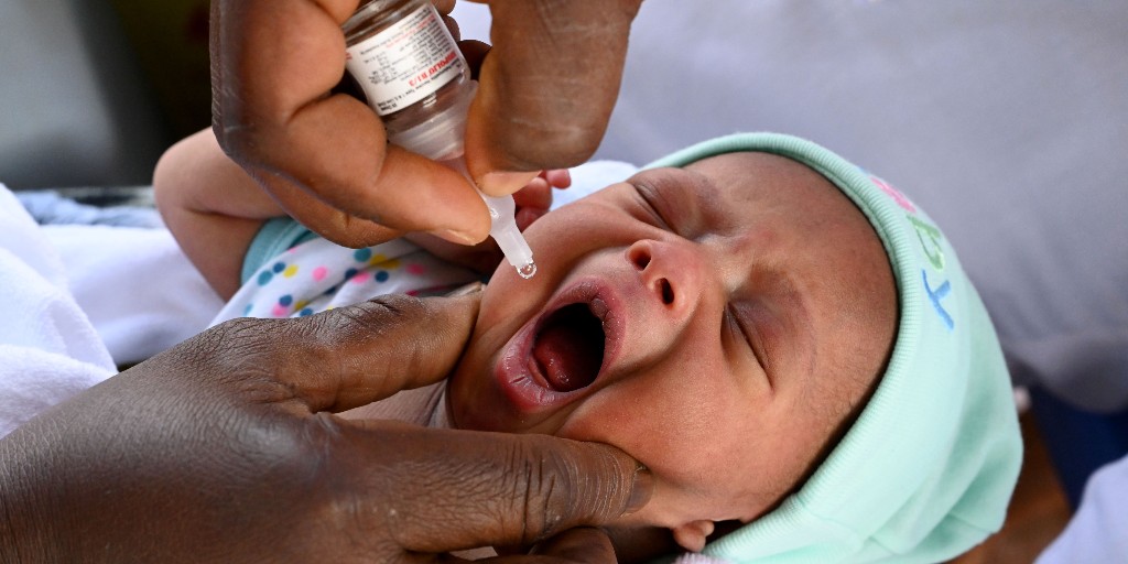UNICEF_CIV's tweet photo. En 2022, 802 196 enfants, âgés de 0 à 11 mois ont été vaccinés contre la poliomyélite.
Grâce à l'appui de @CanadaDev , de nombreux enfants en #CIV225 sont protégés.
#PourChaqueEnfant, la santé !
#EndPolio #Health #Santé #CanDev https://t.co/yJnqWUf7qt