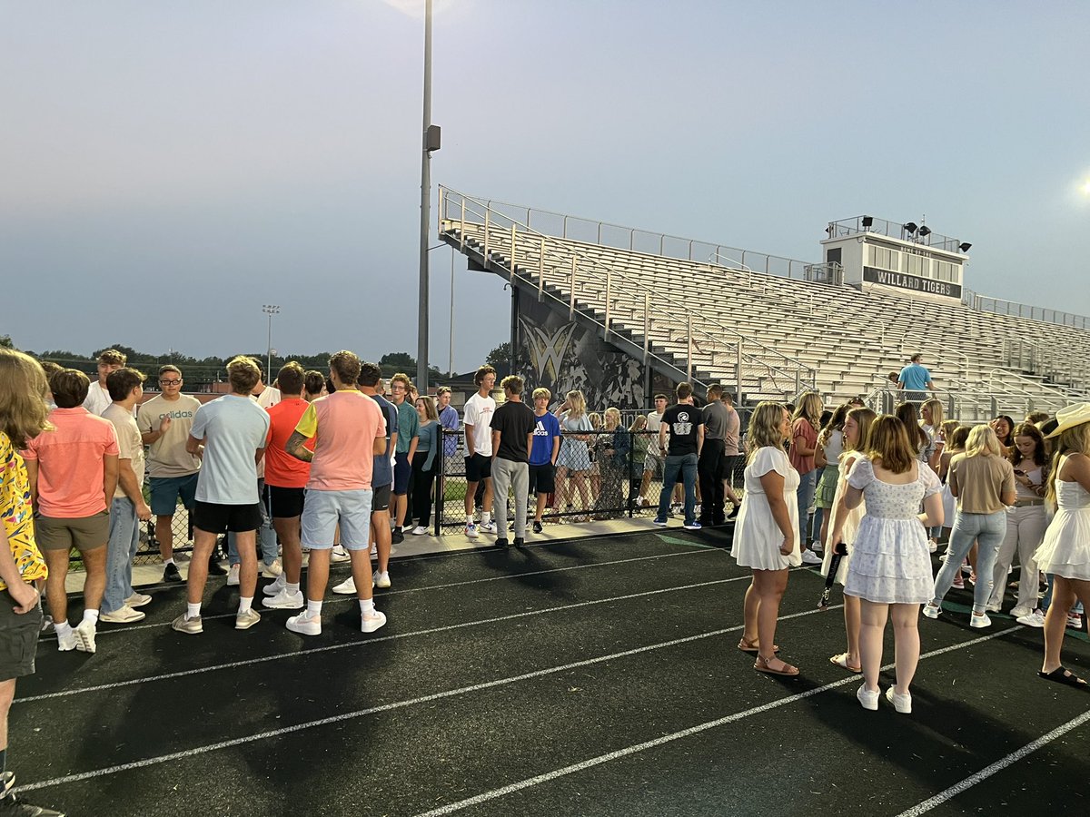 DrKevinMorrison's tweet photo. Great seeing our @Willard_HS Class of 2024 at Senior Sunrise this morning! Thanks to @WillardSGA and our SGA teachers for putting this together! It’s going to be a great year! #1T1W #itsgoodtobeatiger @willardschools https://t.co/bOxRmXCZw0