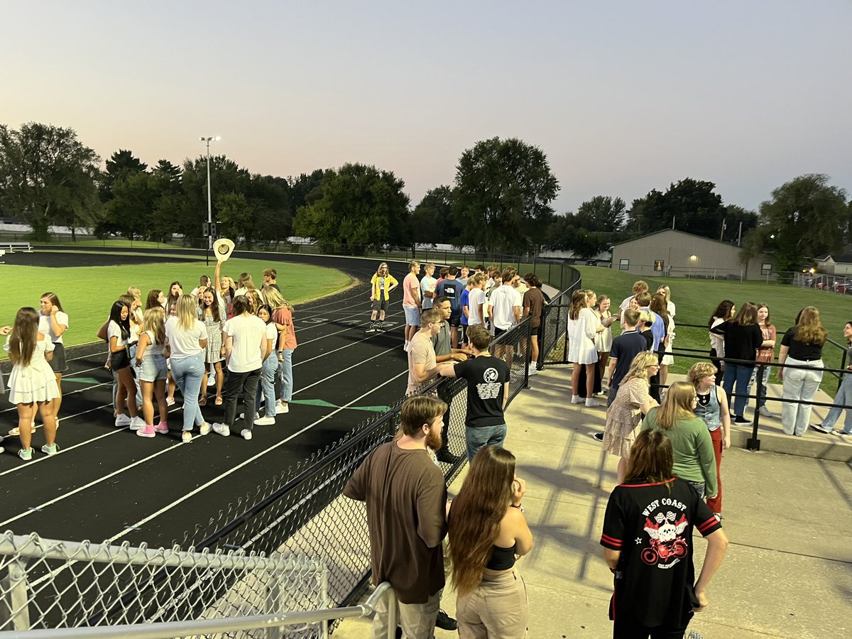 DrKevinMorrison's tweet photo. Great seeing our @Willard_HS Class of 2024 at Senior Sunrise this morning! Thanks to @WillardSGA and our SGA teachers for putting this together! It’s going to be a great year! #1T1W #itsgoodtobeatiger @willardschools https://t.co/bOxRmXCZw0