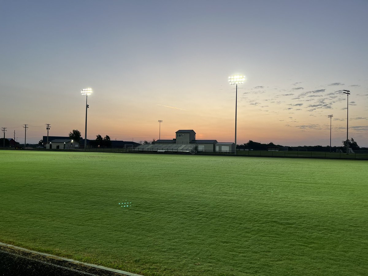 DrKevinMorrison's tweet photo. Great seeing our @Willard_HS Class of 2024 at Senior Sunrise this morning! Thanks to @WillardSGA and our SGA teachers for putting this together! It’s going to be a great year! #1T1W #itsgoodtobeatiger @willardschools https://t.co/bOxRmXCZw0