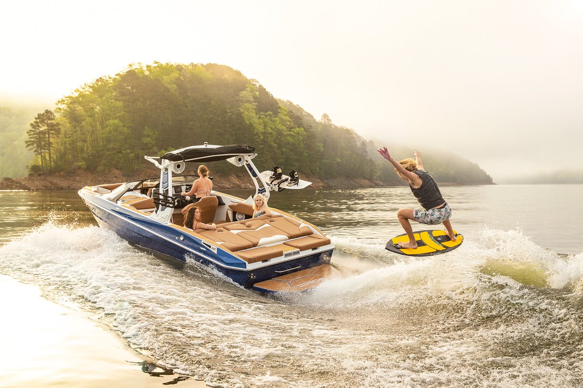 LIVIN’ THE SUPREME DREAM! 
Supreme S220 … takin’ you to new places!  🏄🌅🚤

#RegalNautiqueOfOrlando
#YourHometownDealer
#BoatingIndustryDealerOfTheYear
#SupremeBoats