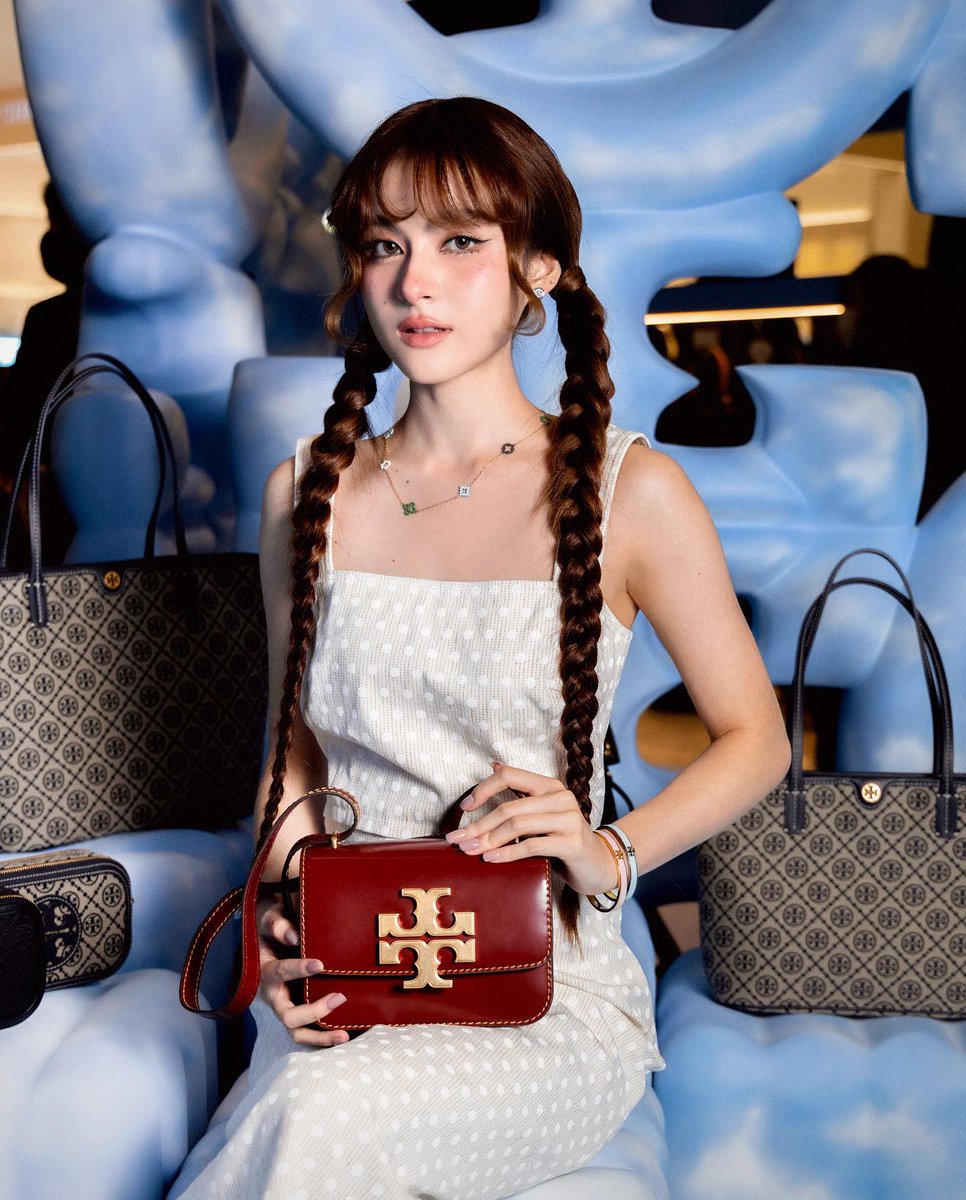 primiily_ofcth's tweet photo. IG : primiily Update

Discover the new Tory Burch Pop-Up store at M FI, Thara Hall, ICONSIAM with exclusive collection today until 3 September 2023👼✨
📍 https://t.co/m5DmEog43n

#TMonogramxPrim
#ToryBurchICONSIAM
#ToryBurchThailand #ToryBurchFW23
#primiily #ลูกหมีของพรีม https://t.co/ubZxBNo2aU