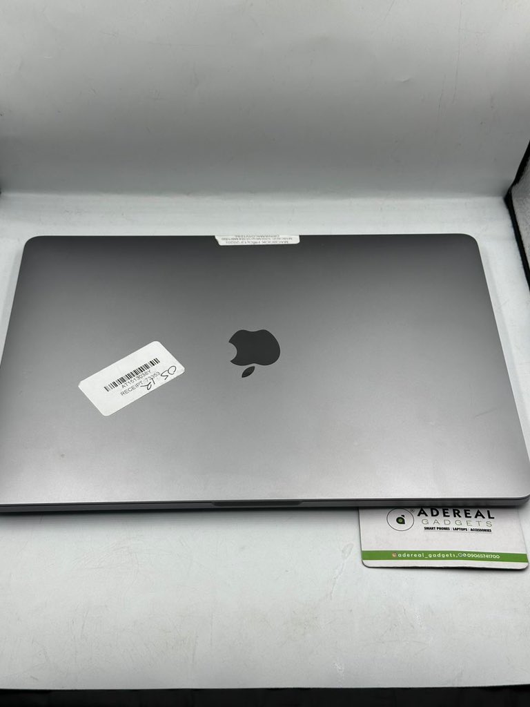 Aderealnigeria's tweet image. Uk Used MacBook Pro 2020 

Processor: M1 chip  
Size: 13inches 
Ram: 16gb 
Storage: 1tb 
Features: Touch bar and Touch ID  

Price: N980,000

Dm or visit adereal.com to buy or swap

#UpgradeYourTech #AderealGadgets
