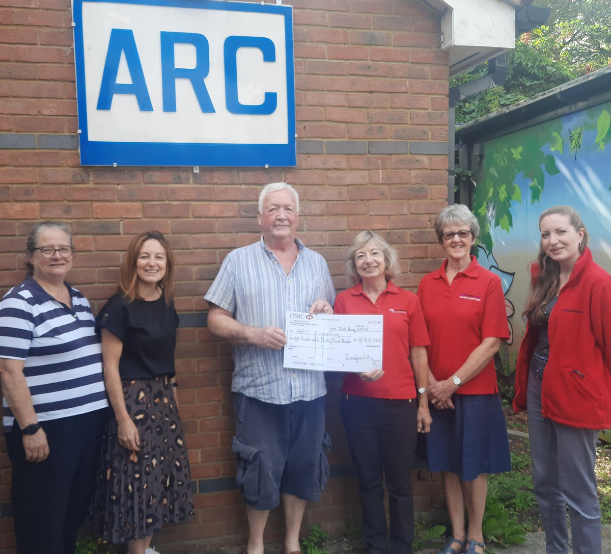 Sing Healthy Choirs (@singhealthy) on Twitter photo Last month's Serenata Concert with Ascot Brass raised a fantastic £833 for our nominated local charity <a href="/ARC_Counselling/">ARC Counselling</a> who we visited today.
Thank you to all involved! Last month's Serenata Concert with Ascot Brass raised a fantastic £833 for our nominated local charity <a href="/ARC_Counselling/">ARC Counselling</a> who we visited today.
Thank you to all involved!