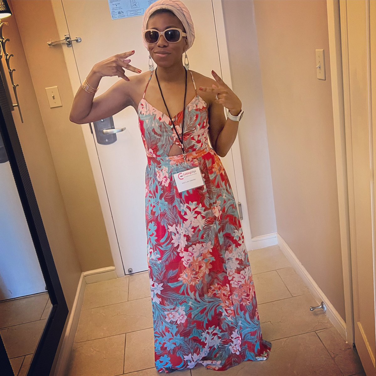 akeylahsimone's tweet photo. Good morning 🌱
Wherever your adventures take you today, be yourself. It’s easy to step into a familiar space &amp; adjust to fit the environment you’re in. Intentionally be yourself. Stick out a little. It gets easier with practice ✨

#AkeylahSimone #girlsgotsoulnaturally #natural https://t.co/sxNK4LZDDJ