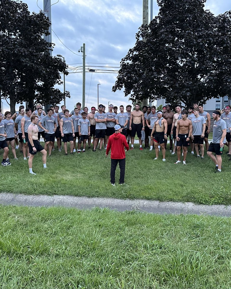 LouisvilleBSB's tweet photo. Two miles complete. 

We’re back. 

#GoCards https://t.co/0PWpl2QHZX