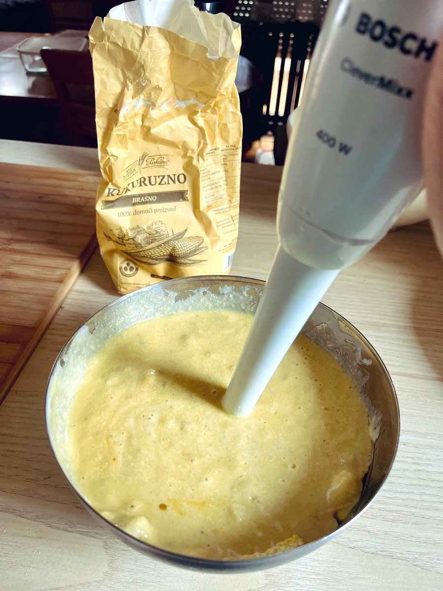 DeeptaNagpal's tweet photo. Today’s Experiment!
Corn Banana Bread.
Maize flour, buttermilk, eggs, banana, olive oil and honey.
#GlutenFree #CornCake https://t.co/yaGhZozxcg