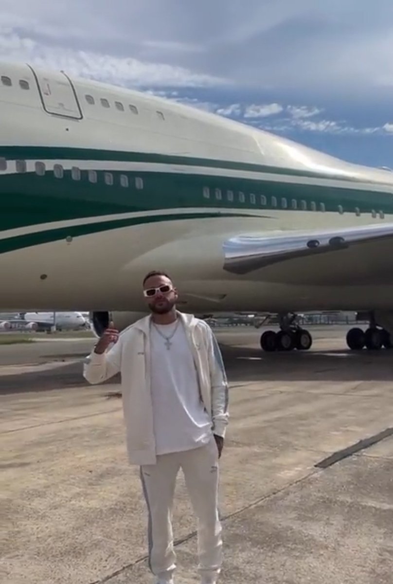Buenos días a todos.

¿Ya se bañaron en 3 minutos?

Recuerden que deben mantener el más austero modo de vida para que el 1% más rico del planeta pueda acabarse nuestro mundo.

Neymar viajó solo de Francia a Arabia Saudita en un Boeing 747, uno de los aviones más grandes. 1/2