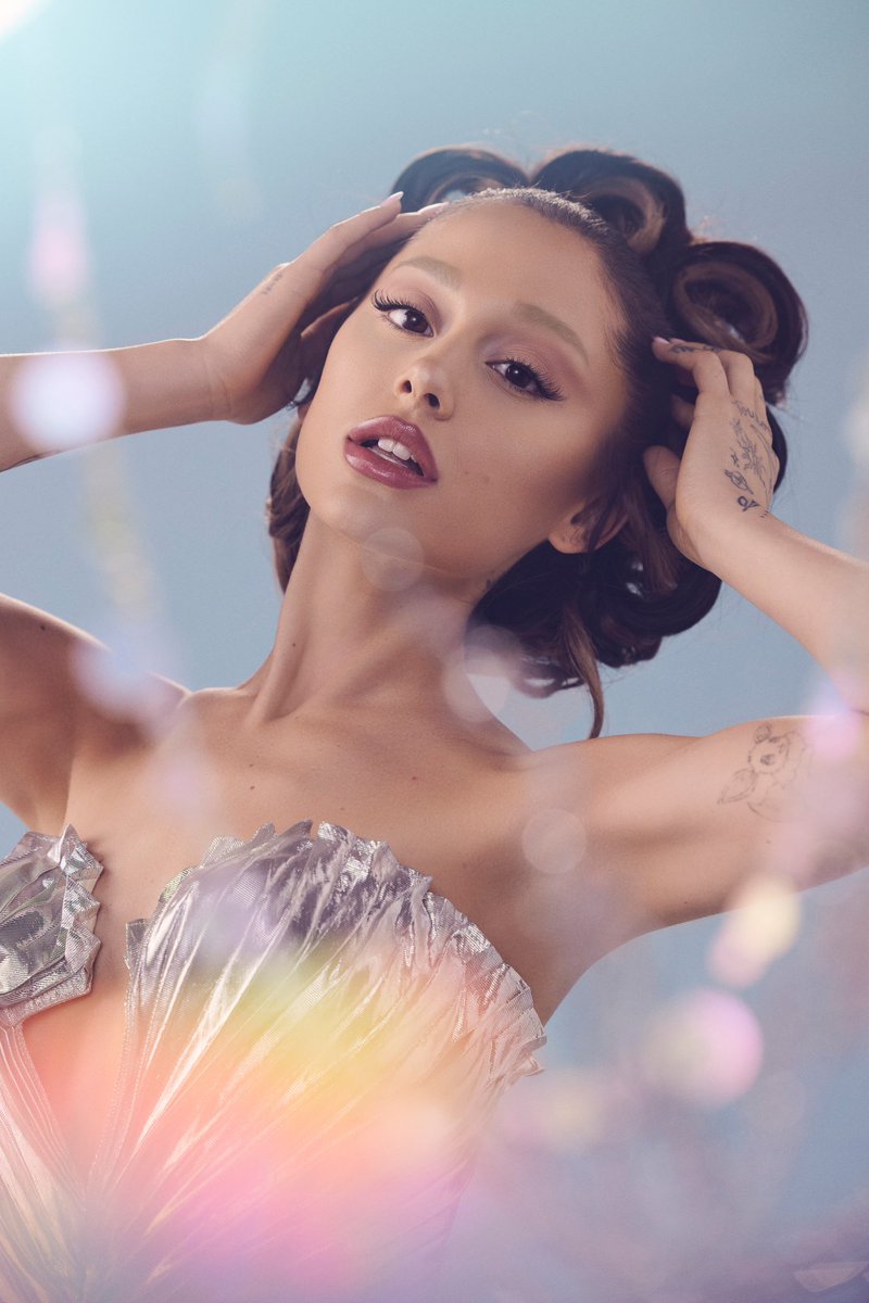 infoari's tweet photo. 🚨 Ariana Grande para a r.e.m beauty! https://t.co/jxlaV9Y3Wq