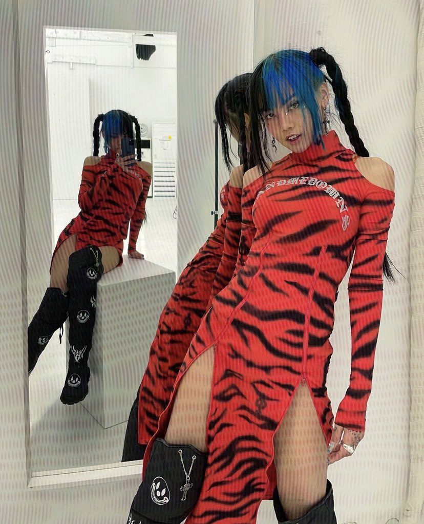 madmanmaia's tweet photo. ㅤㅤㅤㅤ
ㅤㅤㅤㅤ
ㅤㅤㅤㅤpᦸᥐƚiuꪪ ⁽ 🧭 ⁾ ꪭᦸᥕ ciƚizᦸꪭ — 21.08
ㅤㅤㅤㅤ• elektra maia lee, 26
ㅤㅤㅤㅤ• risusla
ㅤㅤㅤㅤyᦅuᥐ dᦸsƚiꪭy bᦸgiꪭs 🪭◜ rexia.
ㅤㅤㅤ
ㅤㅤㅤㅤ https://t.co/OEpC9FrAed