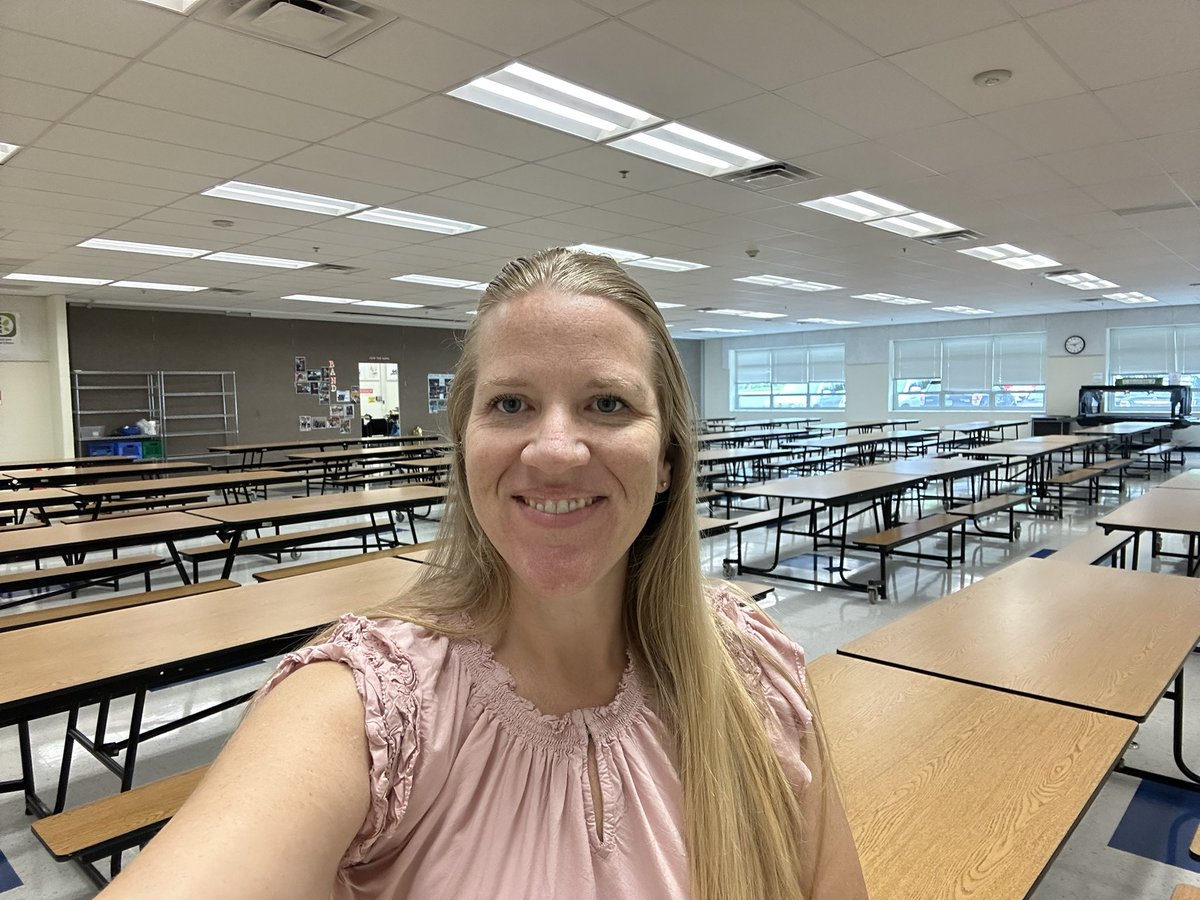 Year 17 in education today! Happy first day Fairfax! 🍎 #FirstdayFairfax