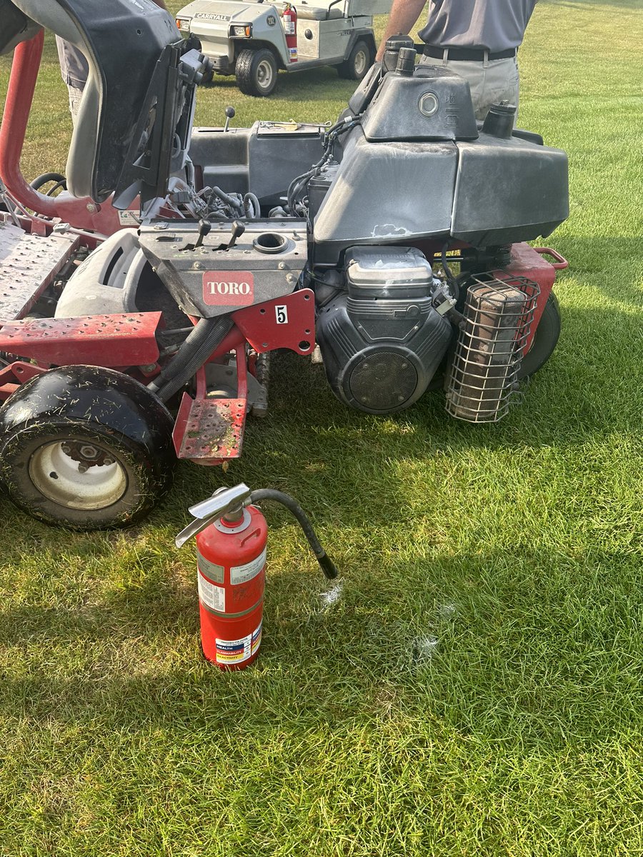 OGCgrounds's tweet image. Avoided a potential compete loss thanks to quick acting crew to put out the fire. Snapped battery mount arced, melting the battery housing leading to an acid leak on a hot engine. Always know where your extinguishers are! @SuperProblems @GCSAA @Gmanos86