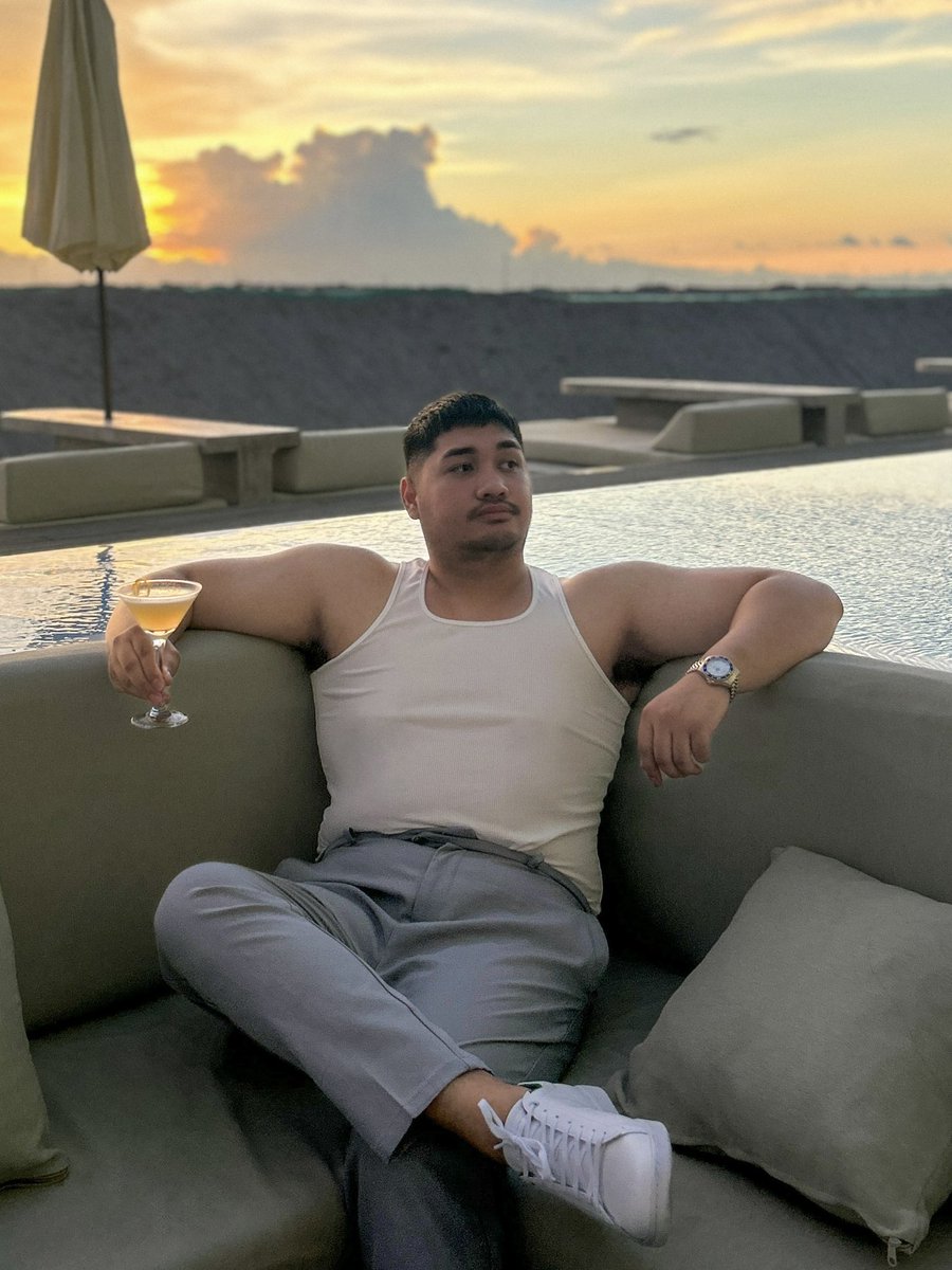 TheevoiCED's tweet photo. Twenty-chunky 🍸 https://t.co/a7qVmqfRrO