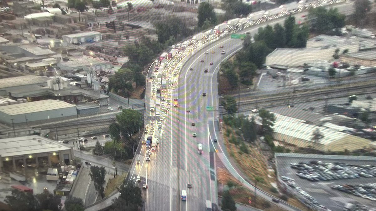 Here’s a look at the 5 NB at Lankershim where ALL LANES are blocked due to flooding. Traffic diverted off the roadway. Alternate routes: 170, San Fernando Rd or 210. @kcalnews