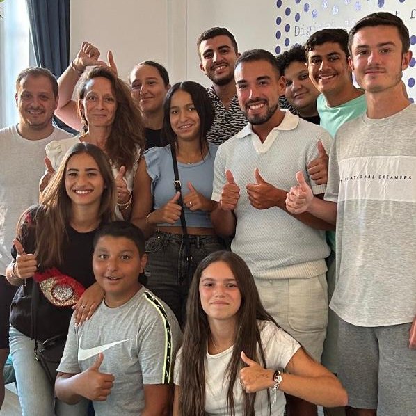 Quelle joie de recevoir chez @tequilarapido les jeunes bénévoles de l'association niçoise PARTAGE TON TALENT. On se mobilise avec vous autour de la formation aux métiers de la communication et pour un quotidien + inclusif 🤝🤍<a href="/AbdelhakimMADI2/">Abdelhakim MADI</a>  <a href="/MagaliAltounian/">Magali Altounian</a> <a href="/lauratenoudji/">Laura Tenoudji</a>