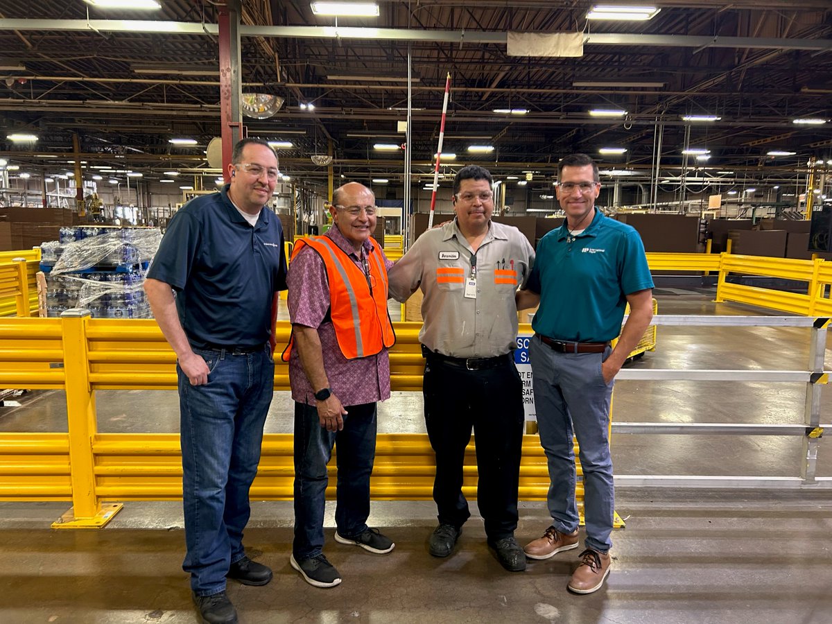 IntlPaperGR's tweet image. Thanks to @RepLouCorrea, Co-Chair of the Paper &amp;amp; Packaging Caucus, for visiting @IntlPaperCo Anaheim Box plant where both you &amp;amp; your father worked. Our team members were honored to visit with you &amp;amp; show IP's commitment to delivering sustainable business outcomes. #ProudToBeIP