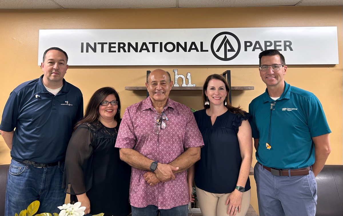 IntlPaperGR's tweet image. Thanks to @RepLouCorrea, Co-Chair of the Paper &amp;amp; Packaging Caucus, for visiting @IntlPaperCo Anaheim Box plant where both you &amp;amp; your father worked. Our team members were honored to visit with you &amp;amp; show IP's commitment to delivering sustainable business outcomes. #ProudToBeIP