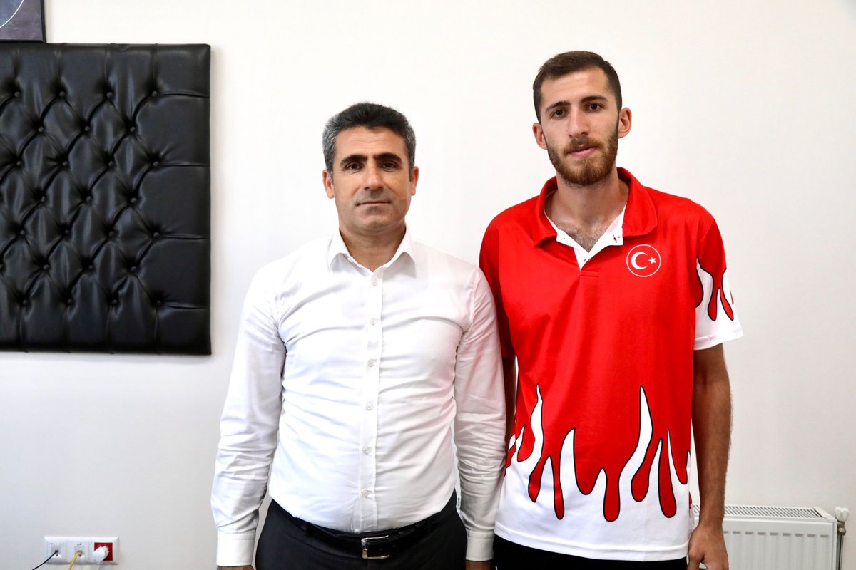 Erdalarikan12's tweet photo. Tebrikler Gençler 🏆

Türkiye Volo Şampiyonası Atış Oyunlarında ilimizi temsil eden Belediye Yaşamspor Kulübümüz sporculardan;

Küçük Kız Röle Türkiye 2️⃣’ncisi Zilan Atila ve Havva Kan
Küçük Kız Basamak Türkiye Şampiyonu Zilan Atila
Küçük Erkek Basamak Türkiye 3️⃣’üncüsü Baran Körük Küçük
Yıldız Kız Röle Türkiye Şampiyonu Sedef Baycuman ve Sinem Varğın
Yıldız Kız Basamak Türkiye Şampiyonu Sedef Baycuman
Yıldız Erkek Basamak Türkiye 3️⃣’üncüsü Bedirhan Koçuk
Büyük Kadınlar Röle Türkiye 2️⃣’ncisi 
Eda Sayak ve Sevilay Gezli 
Kardeşlerimi ve antrenörlerini canı gönülden tebrik ediyorum. 

Cezayir’de düzenlenecek olan Ümitler Dünya Bocce Volo Şampiyonası kapsamında Milli Takıma davet edilen Musab Burkankulu ile Genç Kadınlar Bocce Raffa Dünya Şampiyonasında Milli Takıma davet edilen Şeval Akçanlı kardeşlerimi kutluyorum. 

Yolunuz açık olsun gençler…