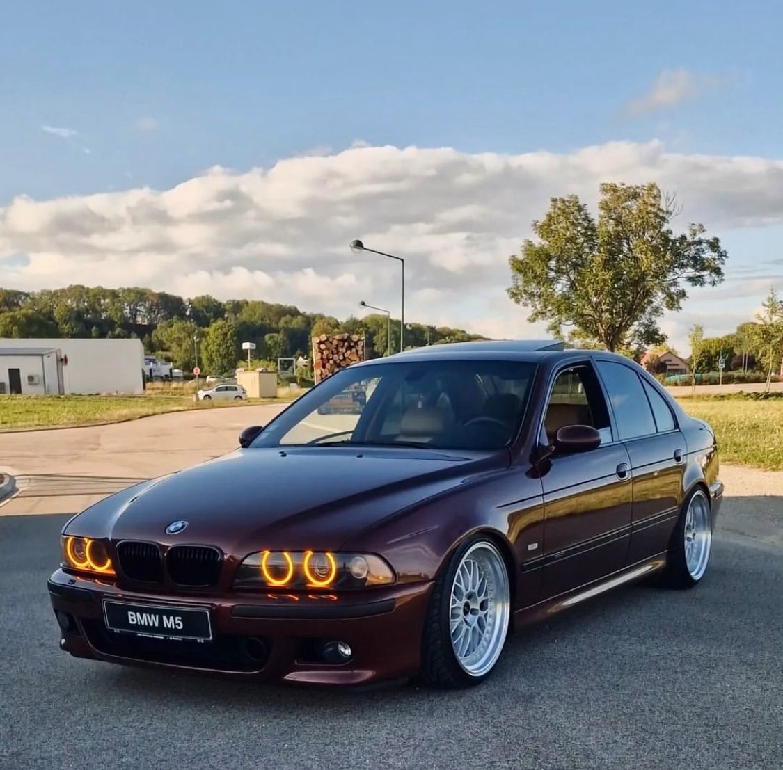 BMWHOUSE_'s tweet photo. BMW M5 E39 🥀 https://t.co/PaovQHfjtO