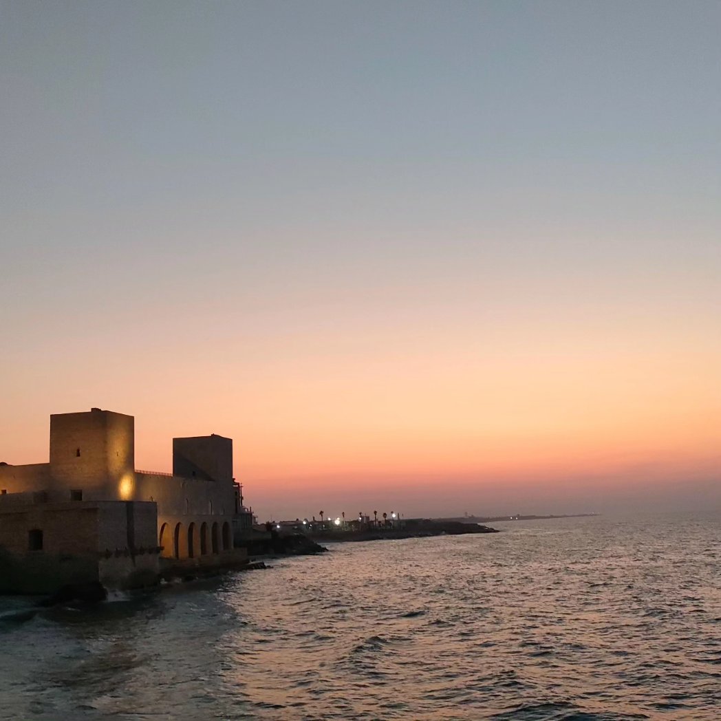 Rossy_only's tweet photo. #perDefinire il pensiero fai un abbraccio con la mente.
Il pensiero è ricerca.
È una carezza affidata al vento.
È voglia di esserci.
È dire "ci sono anche se non mi vedi"🫂
#unTemaAlGiorno https://t.co/T5O2iKzc5I