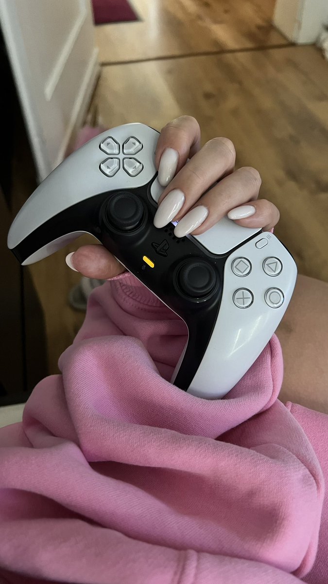 neue nails für die Games Com!🤍
#Gamescom #gamescom2023 #gamergirl #nails #neonail