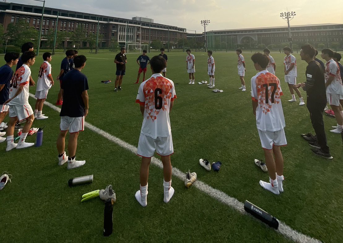 kobegakuinsocce's tweet photo. 2023年8月21日(月)
高大連携事業として、神戸学院大学サッカー部河村監督、足立GKコーチによるサッカークリニックを開催しました。本校サッカー部では、部の強化・発展を目指し、定期的な高大連携事業を行っています。
#神戸学院高校サッカー部
#神戸学院大学体育会サッカー部
#アダチGKアカデミー https://t.co/sSlduTIPwF