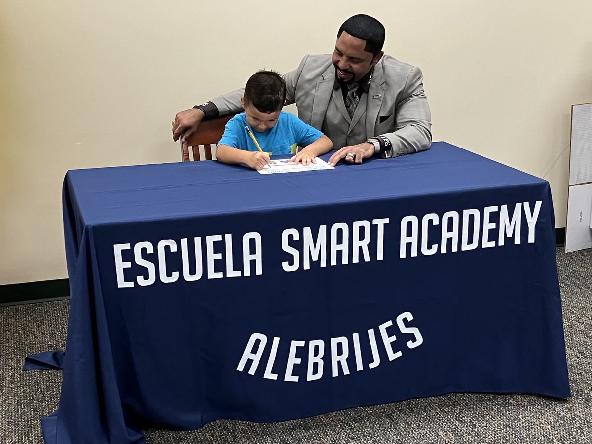 Dr Durant welcomes students at Escuela SMART Academy during their first day of school. <a href="/TPSProud/">Toledo Public Schools</a>