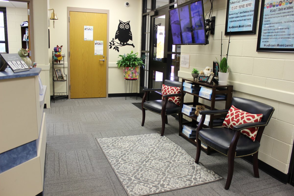 Flo1Schools's tweet photo. Check out these #Owlstanding renovations at Lucy T. Davis! There is fresh paint in the hallways, new carpet in the office and media center, and a brand-new digital sign out front. #F1SBuilds https://t.co/2VAK0wJkdI