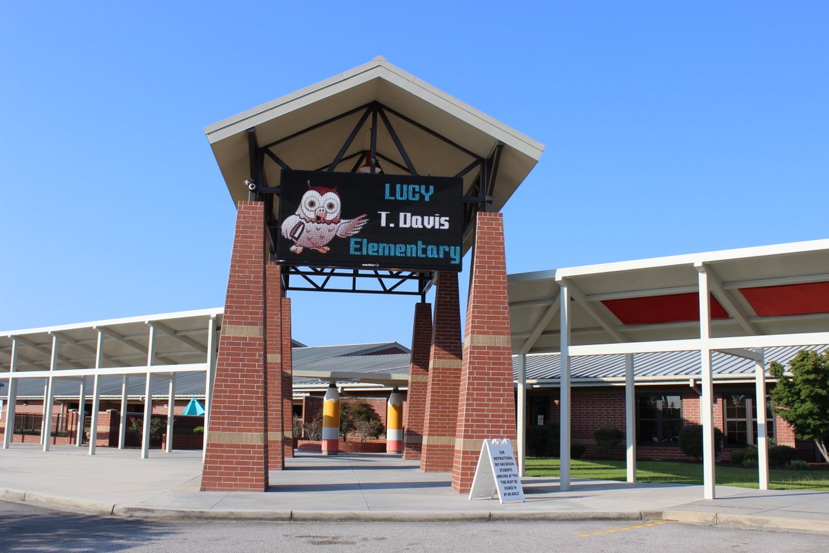 Flo1Schools's tweet photo. Check out these #Owlstanding renovations at Lucy T. Davis! There is fresh paint in the hallways, new carpet in the office and media center, and a brand-new digital sign out front. #F1SBuilds https://t.co/2VAK0wJkdI