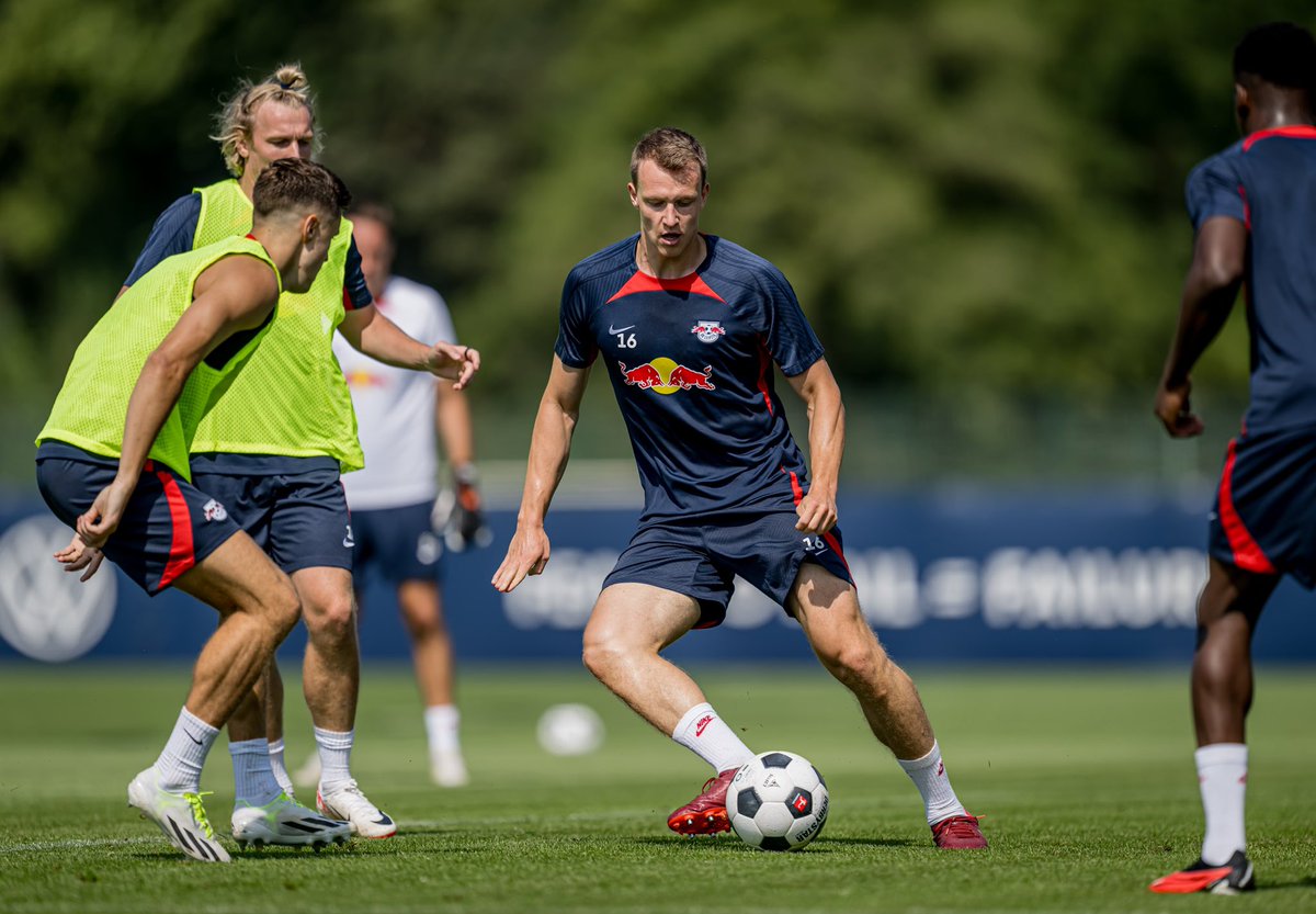 New week, let’s get ready for friday! ⚽️🔥 <a href="/RBLeipzig/">RB Leipzig</a>  #Bundesliga #DieRotenBullen