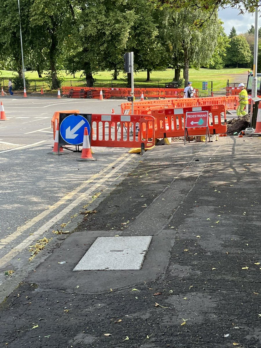rcdun93's tweet photo. @GlasgowCC seems a bit ironic putting in a pedestrian crossing at the mini roundabouts while making people walk into traffic coming from all directions. Might want to have a look at your workmen  taking away the pedestrian routes so they can have more space to work… https://t.co/Ed8y2lIV1W