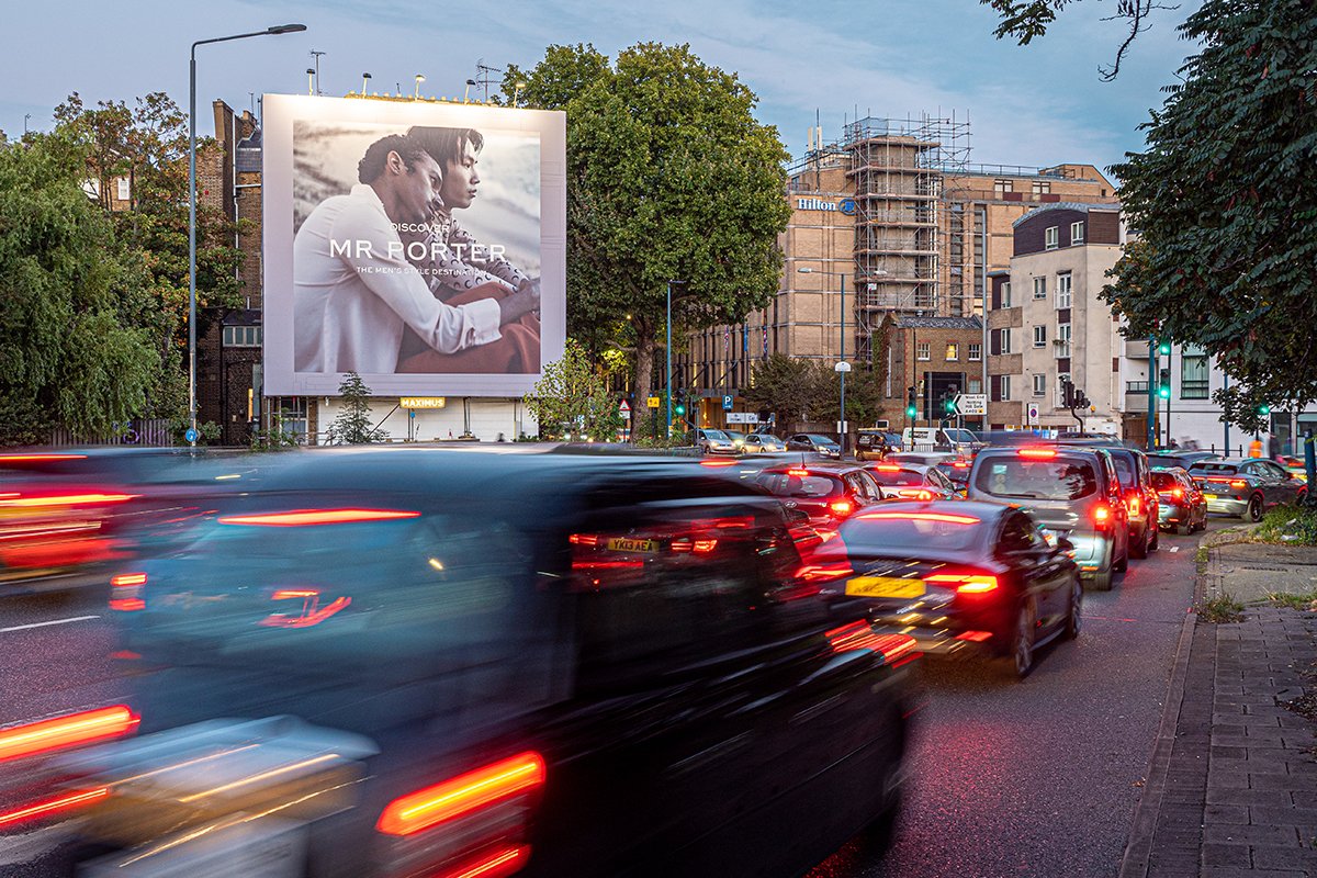maximusmaximise's tweet photo. We are delighted to share that our iconic Holland Park Roundabout mega banner is back on the market!

This site is truly the best OOH opportunity in London for brands looking for high impact, London reach, fame, and full ownership.

#OOH #outofhome #advertising #megabanner https://t.co/UN8mHaA82q