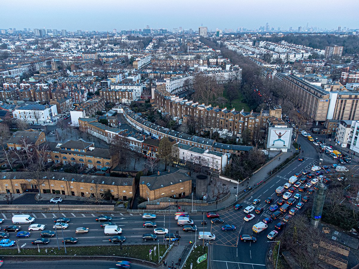 maximusmaximise's tweet photo. We are delighted to share that our iconic Holland Park Roundabout mega banner is back on the market!

This site is truly the best OOH opportunity in London for brands looking for high impact, London reach, fame, and full ownership.

#OOH #outofhome #advertising #megabanner https://t.co/UN8mHaA82q