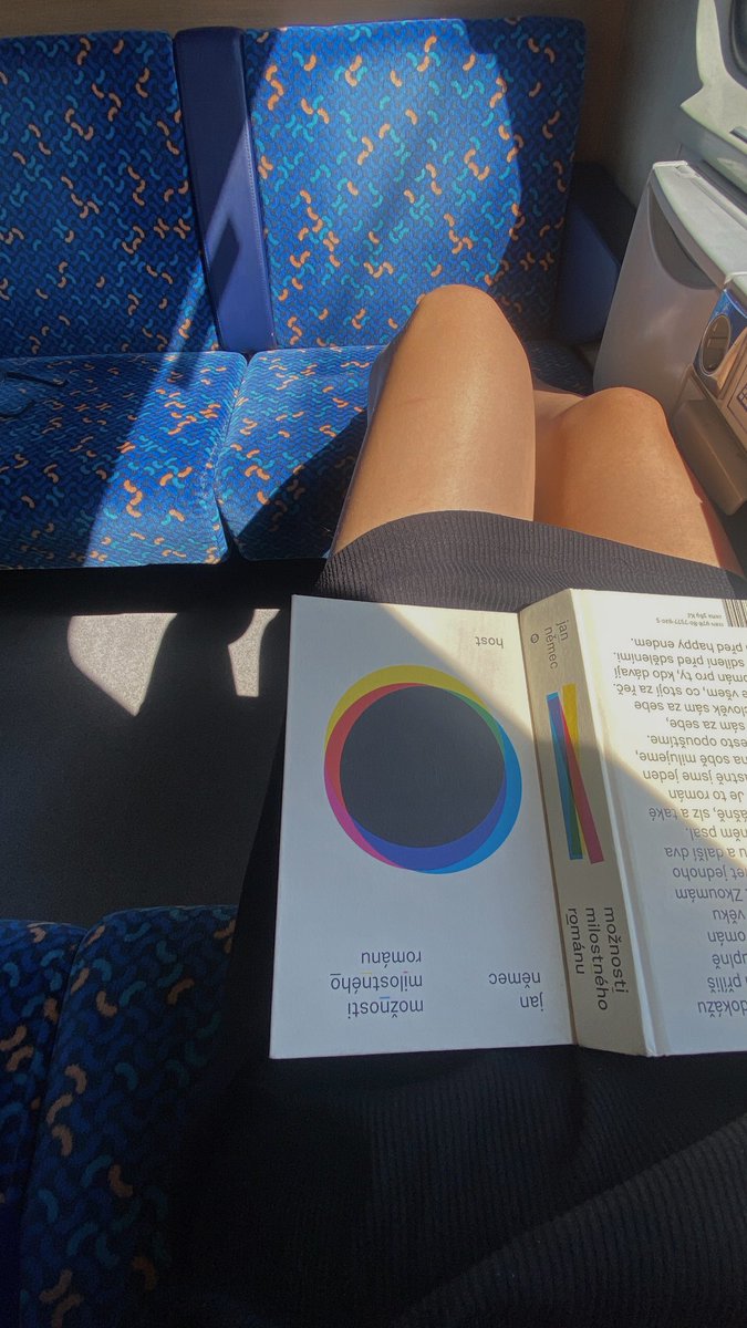 nedospankova's tweet photo. už pár dní se tě snažím najít v tom světě digitálního smutku nino, ale nedaří se mi
hledáme a ptáme se, když to nevychází 
slova, kapitoly a vizuál baví
jenže janku, ty exhibicionisto, tobě je emocionálně pořád tak šestnáct a krása ti rozežrala hlavu jak kloužeš po povrchu
7/10 https://t.co/Y4yHwsKPI3
