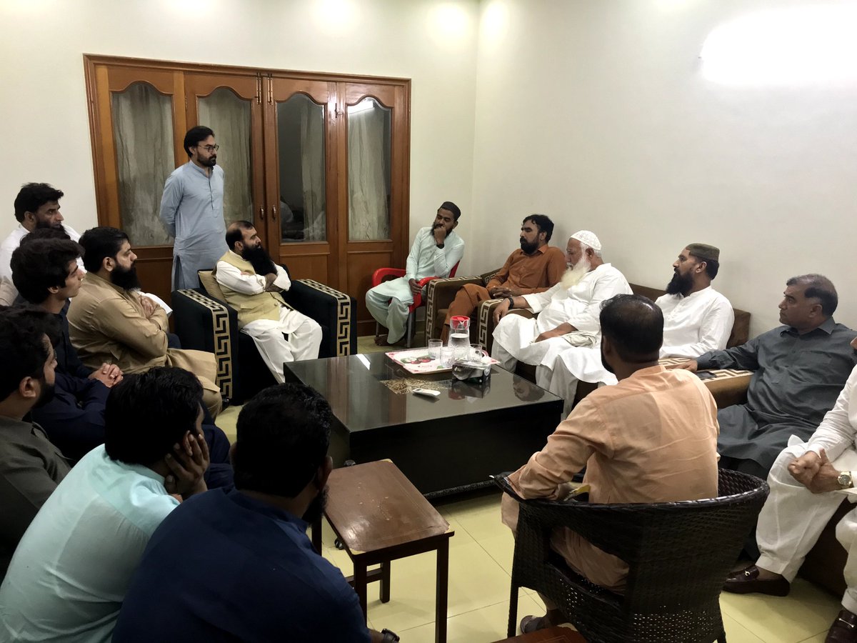 Khalid_Naik_'s tweet photo. حافظ خالد نیک گجر امیدوار این اے 127 نے دو فریقین کے مابین عرصہ دراز سے جاری تنازعہ پر زیرِ غور اور اس کے فوری حل پر فریقین کو یقین دھانی کروای اللہ رب العزت حافظ خالد نیک گجر صاحب کی کاوشیں قبول فرماے اور مزید عزت سے نوازے.
.
#ConflictResolved #UnityRestored #NA127Candidate https://t.co/dhjKkaOBtY