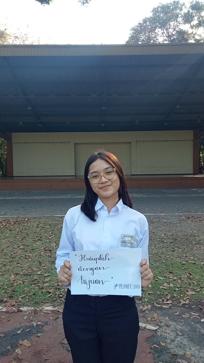 rinesc_a's tweet photo. Nama: Catherine Anastasya
Kelompok: 7(Alfred Marshall)
Pacu konsistensi dengan tujuan yang pasti
#day1pekafe #PEKAFE2023 #BEMFEUSD #katamahasiswa
#bergerakgalipotensisiapkanmasadepan https://t.co/BFyOWmFH8X
