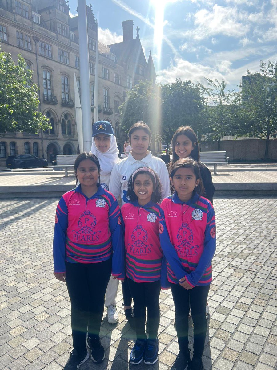 Good day for Bradford Cricketers as three of its famous sons received @bradfordmdc Freedom of City at City Hall, girls from @ghc_cc were also there to form guard of honour for them and told them all about their own successful season. @Yorkshirecb @SGYorkshire @ThisGirlCanUK
