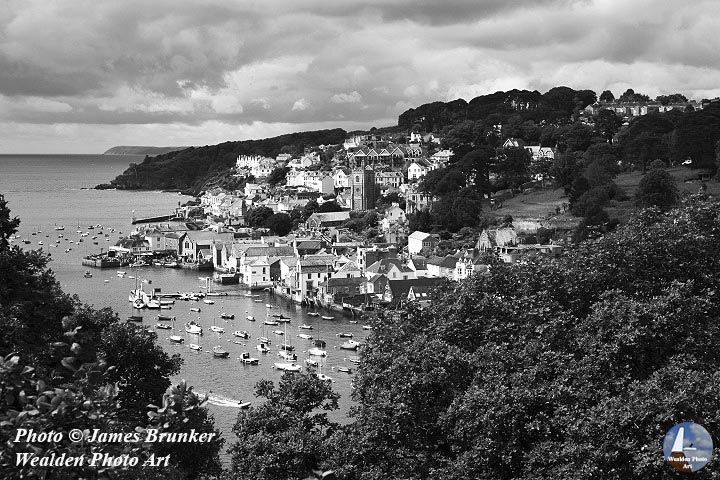 A #blackandwhite view of #Fowey town and estuary in #Cornwall, available as #prints and on mouse mats, #mugs here: lens2print.co.uk/imageview.asp?… 
#AYearForArt #BuyIntoArt #cornishcoast #coastal  #harbour #picturesque #canvasprints @ILoveCornwallUK @FoweyInfo @FoweyHarbour @LoveFowey