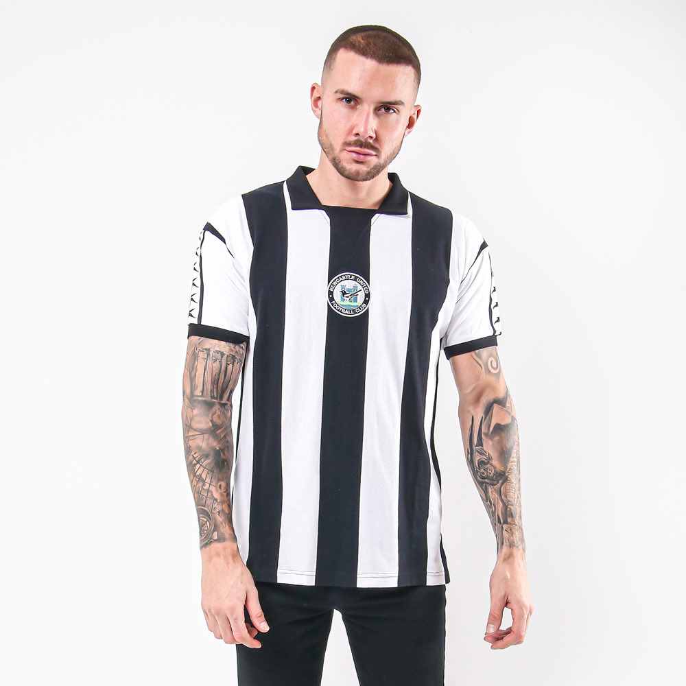 ToonPolls's tweet image. I’ve teamed up with @3Retro_Football on a fantastic giveaway.

For a chance to win a shirt of your choice from 3Retro (examples below) all you have to do is:

- Follow @ToonPolls
- Follow @3Retro_Football 
- RT this post

Winner selected Monday 28th August. Good luck! #NUFC