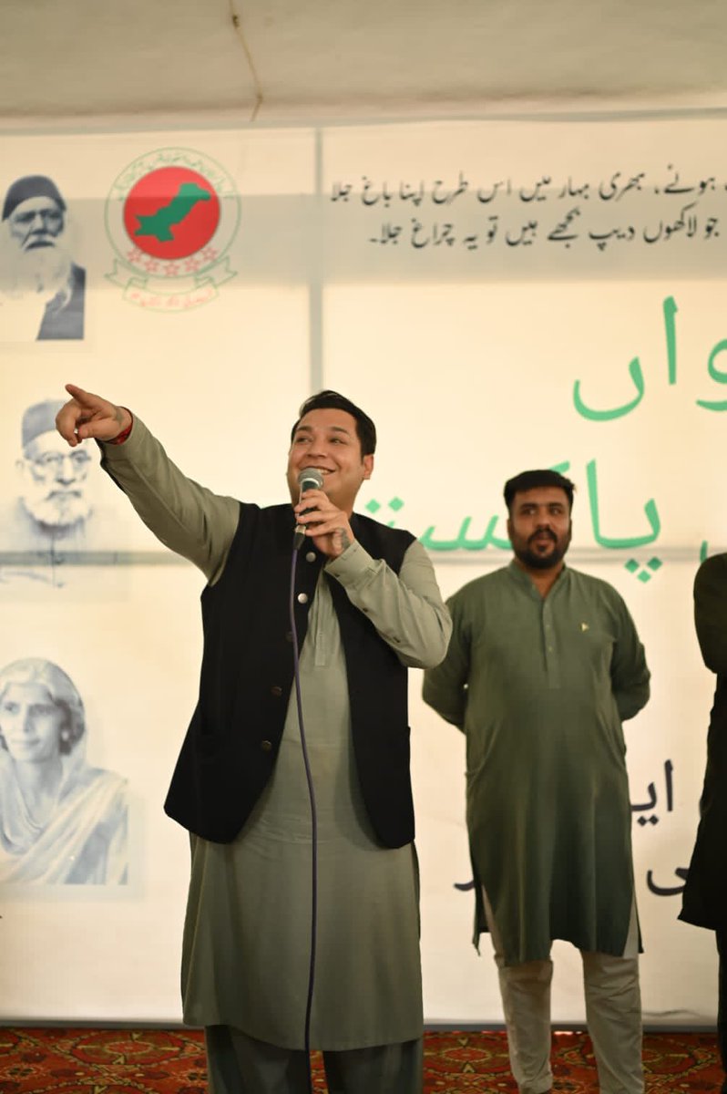 HazimBangwar's tweet photo. A big thank you to the student body of Karachi University for inviting me. It was a please to come and meet you all. You guys are truly spectacular!
#hazimbangwar #assistantcommissioner #northnazimabad #karachiuniversity #studentbody #youth #students #university https://t.co/huCEjUzh9I