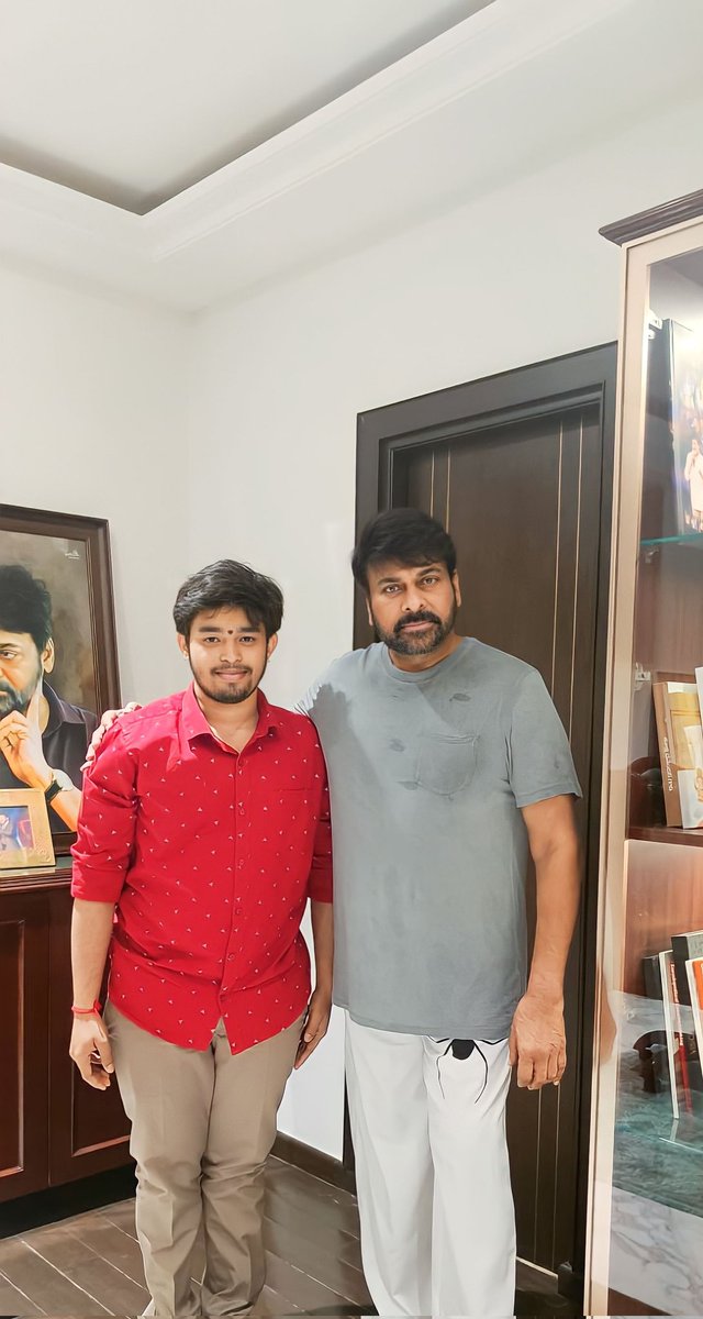 Gowtham__JSP's tweet image. ఈ ఆనందం ఎవరెస్ట్ శిఖరమధిరోహించినంత❤️

నా హృదయకోవెలలో అభిమాన పారవశ్యంతో నిత్యం ఆరాధించే నాకు మీ పక్కన నిలిచున్న ఆ ఒక్క క్షణం జగద్విజేతనైనంత ధైర్యం♥️

ఆజన్మాంతం మీకు భక్తుడినైనందుకు గర్వపడతూ బతుకుతా అన్నయ్యా @KChiruTweets ♥️🛐 - Gowtham.ChiruDevotee

#HBDMegastarChiranjeevi