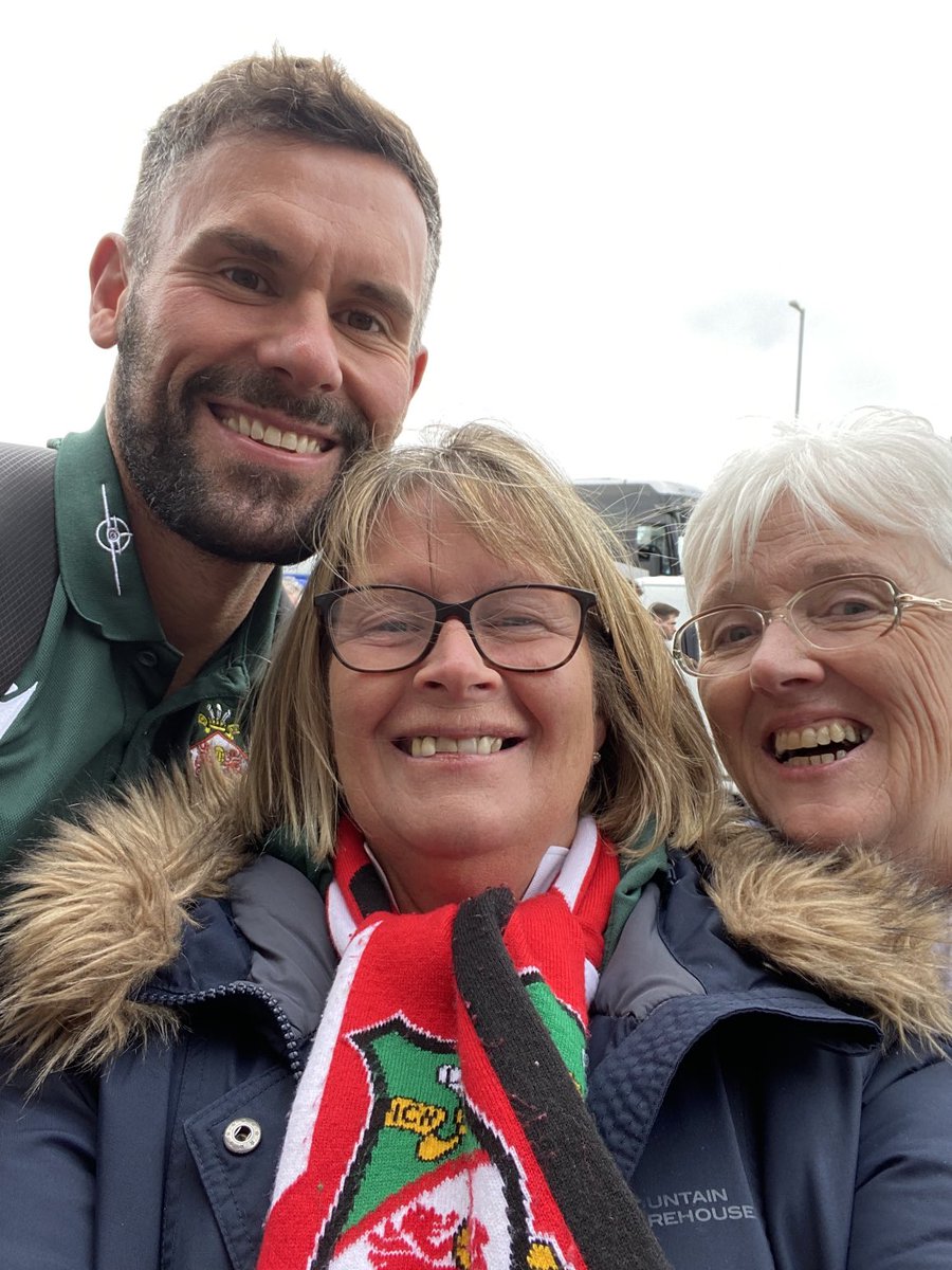 jwalf051's tweet photo. That penalty save we’ll never forget 🙌 happy retirement thanks for the memories. #SBFIN @Wrexham_AFC @BenFoster https://t.co/m2hwgsZpaS