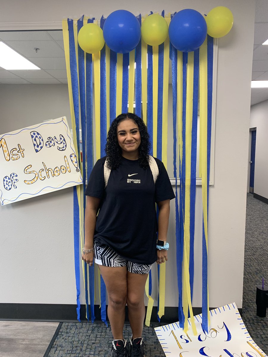 hputxwbsk's tweet photo. Happy First Day of School!!💙💛
•
•
•
Check out some of these freshman on their first day!🐝🏀
#StingEm https://t.co/H19MV3EST4